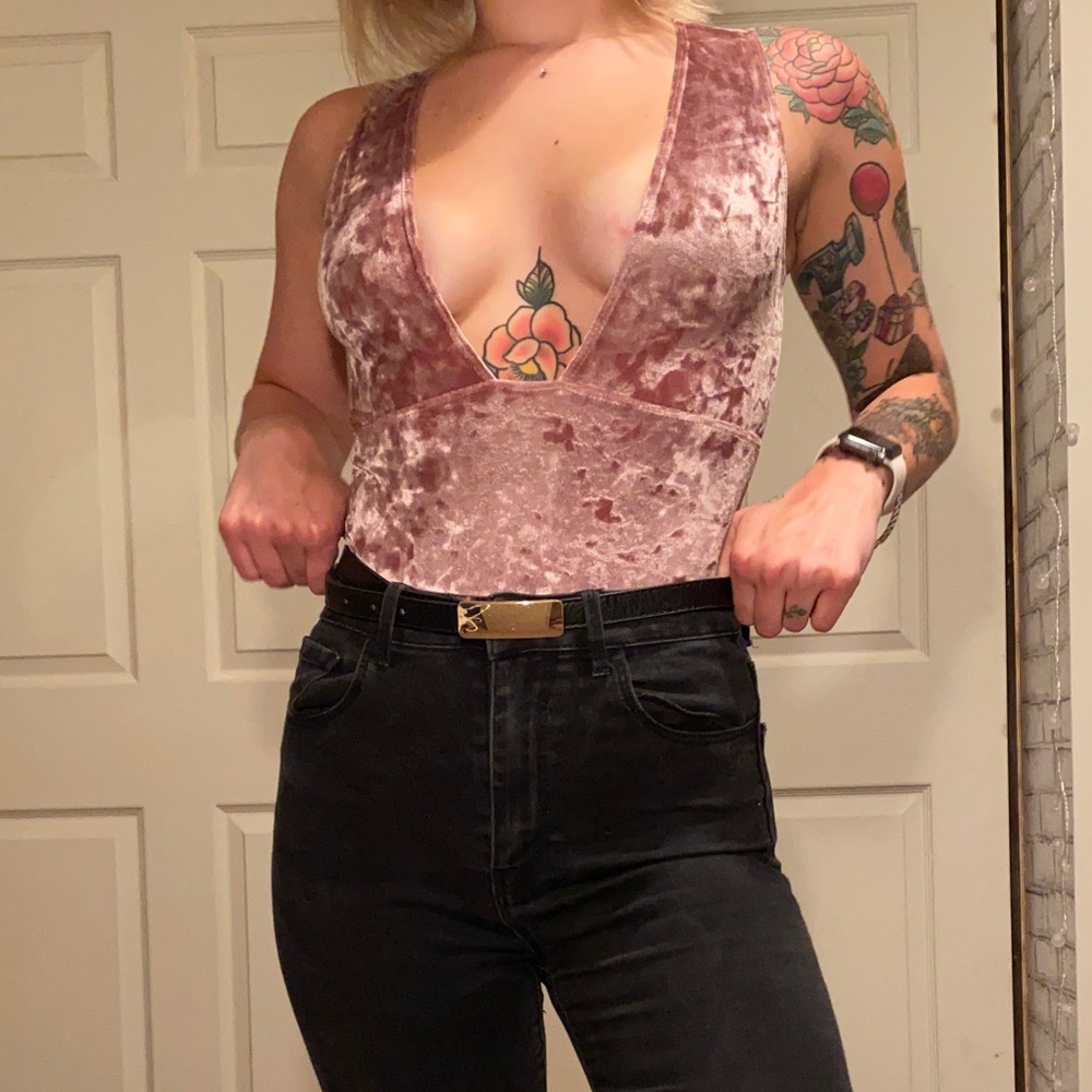 Lilac crushed velvet low cut bodysuit